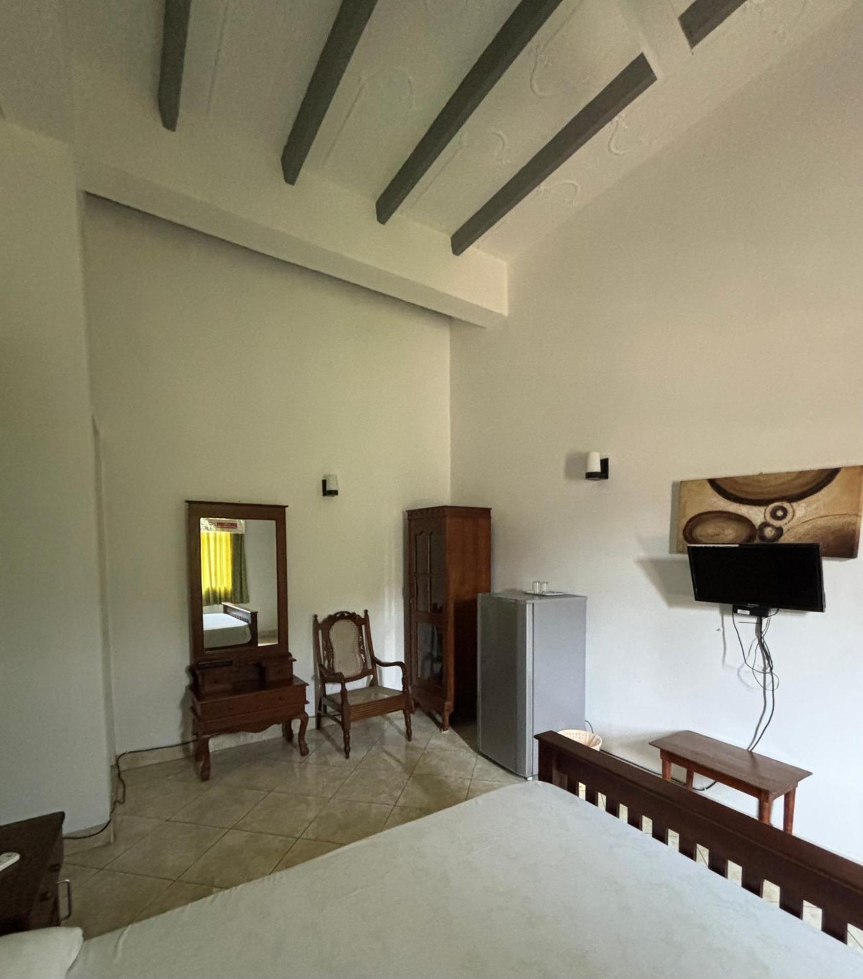 Village Inn Resort Negombo Exterior photo